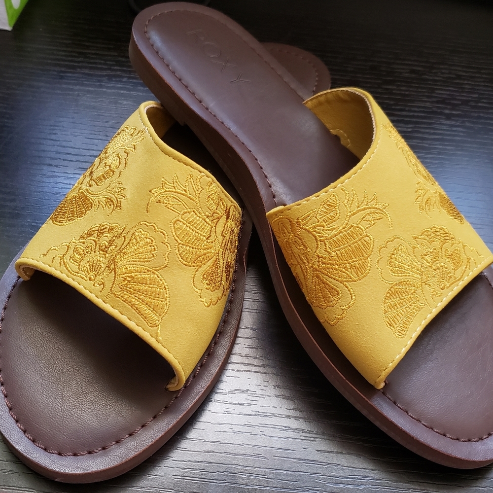 Roxy sandals